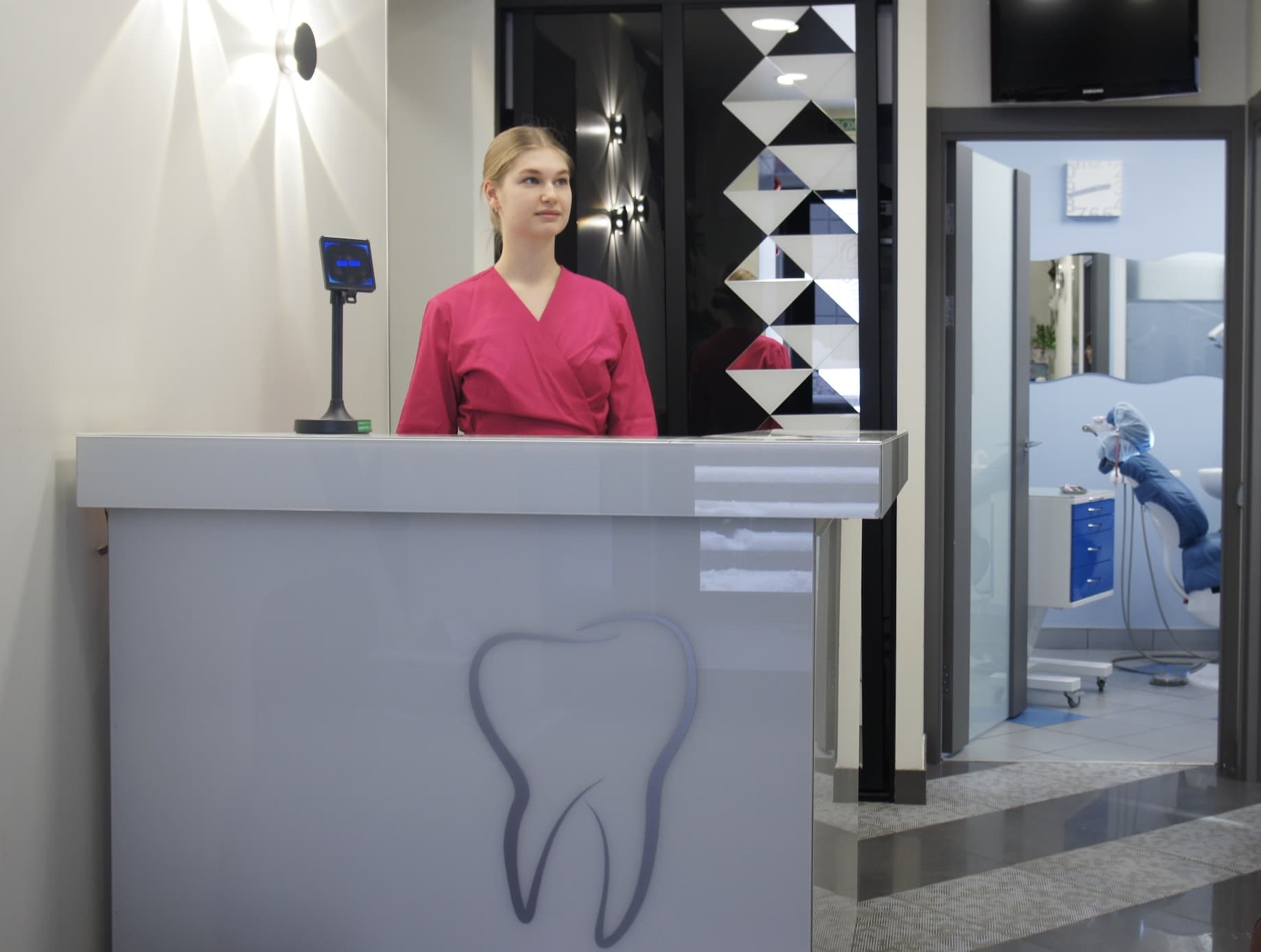 Ресепшен клиники Opal